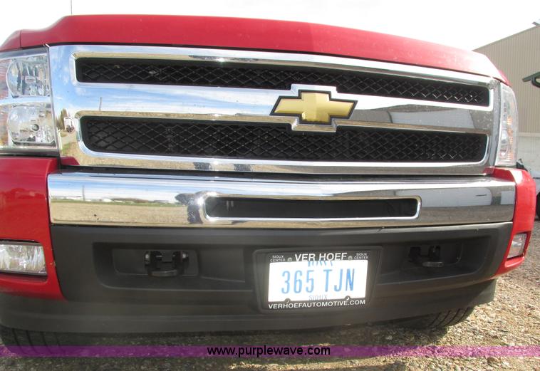 image for item H1096 2011 Chevrolet Silverado 1500 LT Crew Cab pickup truck