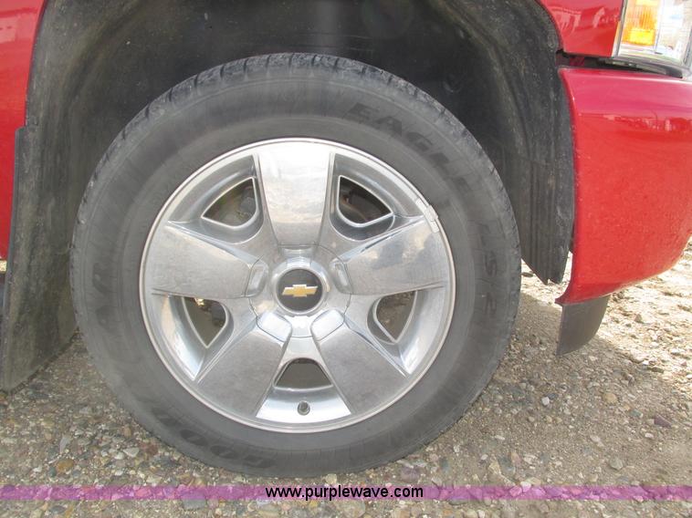 image for item H1096 2011 Chevrolet Silverado 1500 LT Crew Cab pickup truck