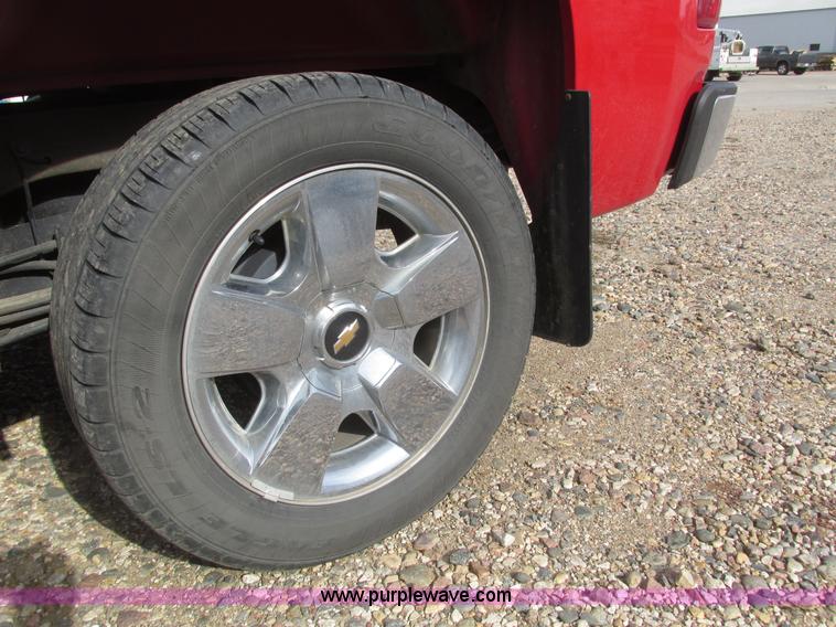 image for item H1096 2011 Chevrolet Silverado 1500 LT Crew Cab pickup truck