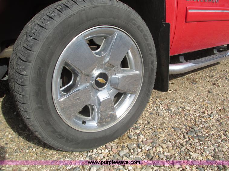 image for item H1096 2011 Chevrolet Silverado 1500 LT Crew Cab pickup truck