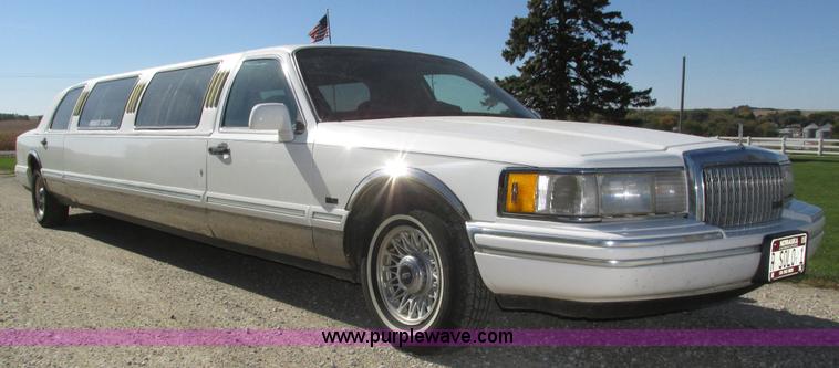 image for item H1116 1997 Lincoln Town Car Executive Tiffany Masteron Express limousine