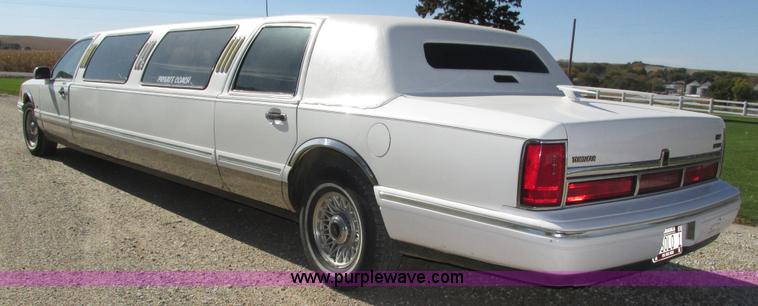 image for item H1116 1997 Lincoln Town Car Executive Tiffany Masteron Express limousine