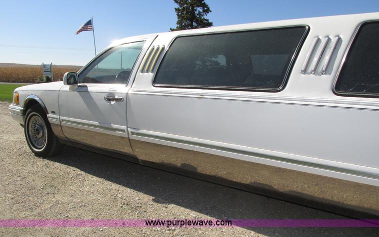 image for item H1116 1997 Lincoln Town Car Executive Tiffany Masteron Express limousine