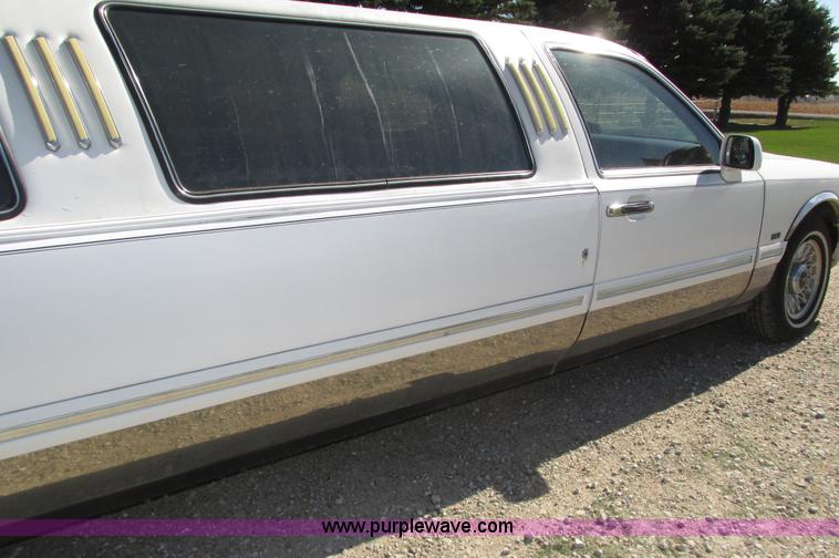 image for item H1116 1997 Lincoln Town Car Executive Tiffany Masteron Express limousine
