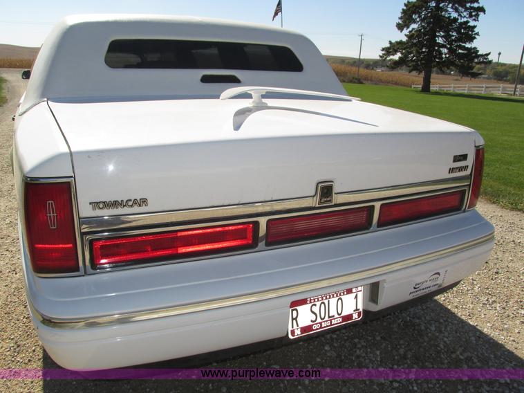 image for item H1116 1997 Lincoln Town Car Executive Tiffany Masteron Express limousine