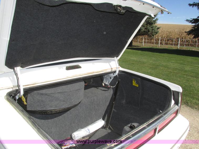 image for item H1116 1997 Lincoln Town Car Executive Tiffany Masteron Express limousine