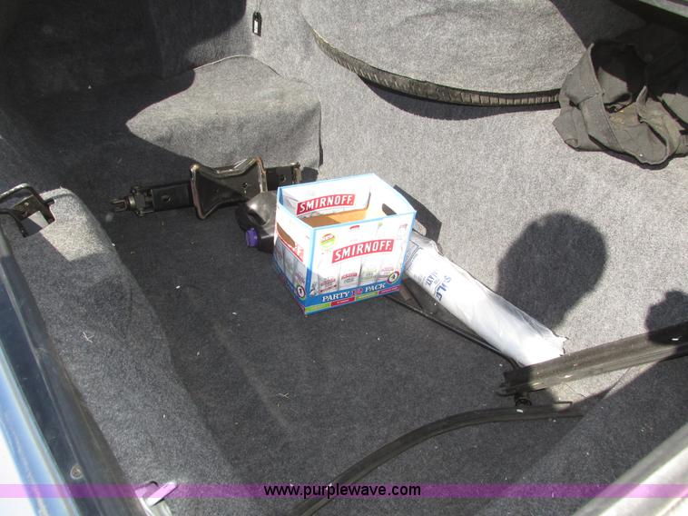 image for item H1116 1997 Lincoln Town Car Executive Tiffany Masteron Express limousine