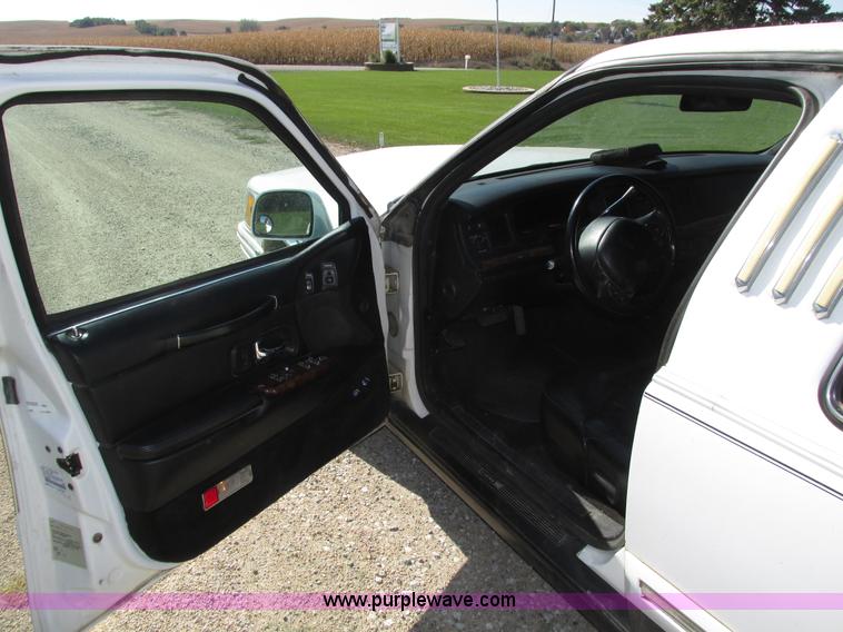 image for item H1116 1997 Lincoln Town Car Executive Tiffany Masteron Express limousine