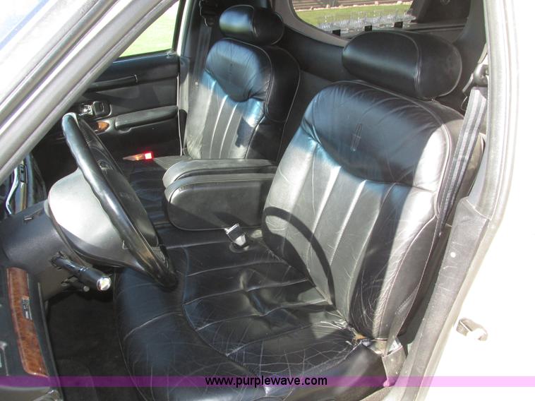 image for item H1116 1997 Lincoln Town Car Executive Tiffany Masteron Express limousine