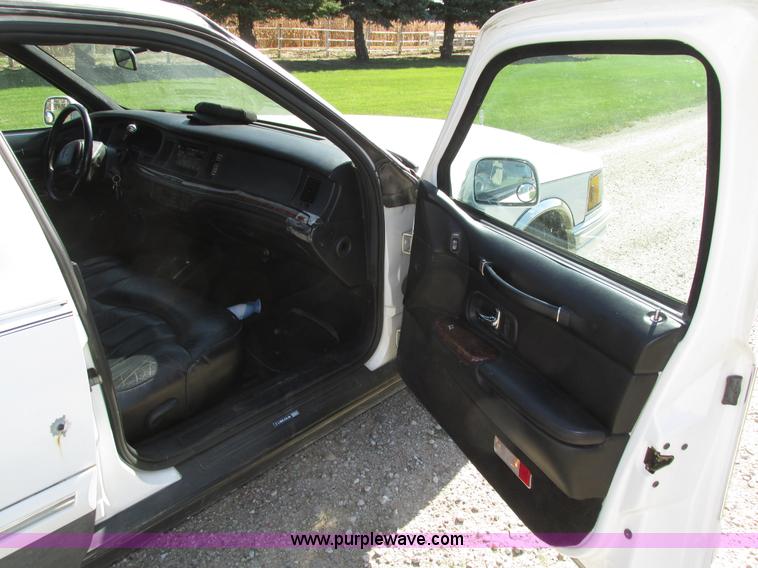 image for item H1116 1997 Lincoln Town Car Executive Tiffany Masteron Express limousine