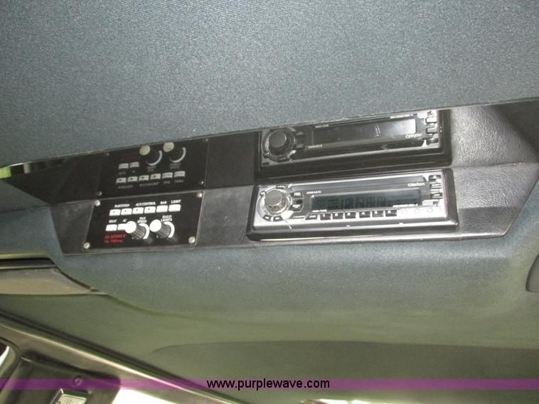 image for item H1116 1997 Lincoln Town Car Executive Tiffany Masteron Express limousine