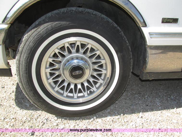 image for item H1116 1997 Lincoln Town Car Executive Tiffany Masteron Express limousine