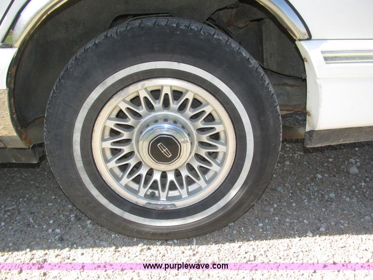 image for item H1116 1997 Lincoln Town Car Executive Tiffany Masteron Express limousine