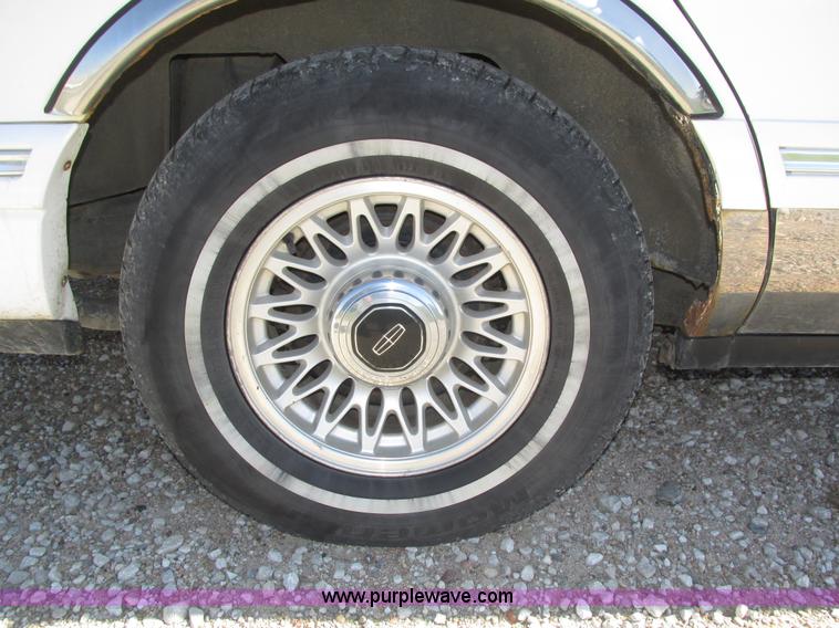 image for item H1116 1997 Lincoln Town Car Executive Tiffany Masteron Express limousine