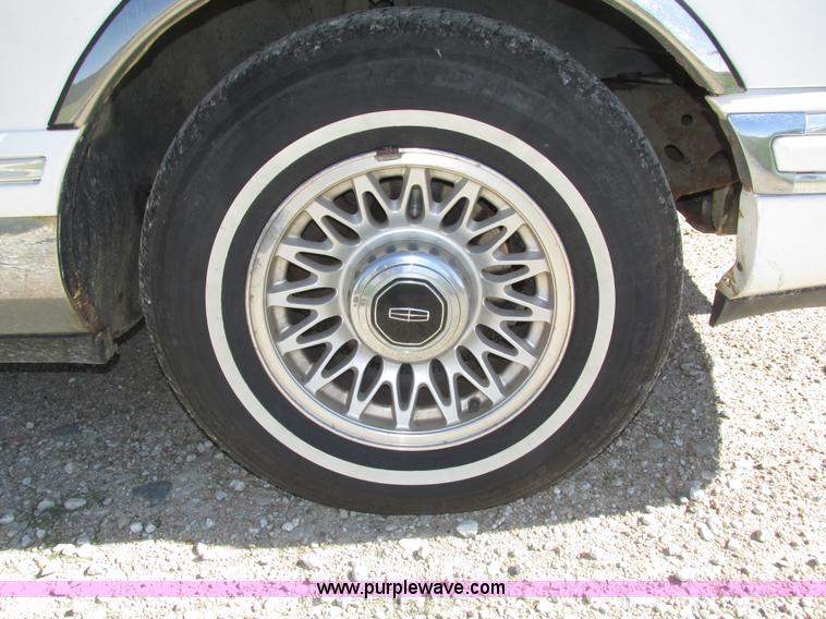 image for item H1116 1997 Lincoln Town Car Executive Tiffany Masteron Express limousine