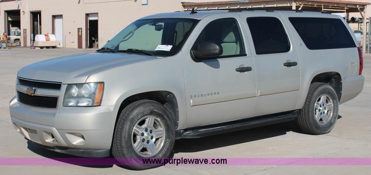 image for item H8082 2007 Chevrolet Suburban 1500 SUV
