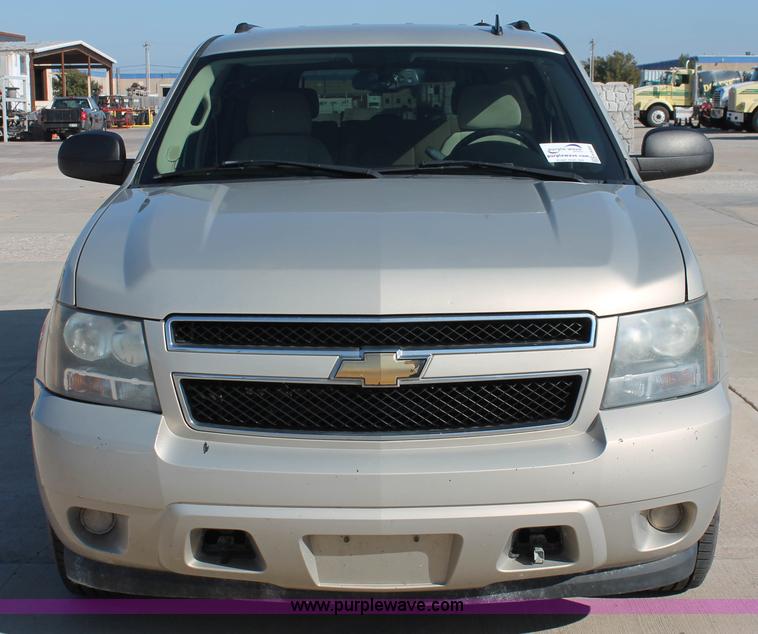 image for item H8082 2007 Chevrolet Suburban 1500 SUV