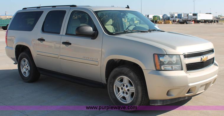 image for item H8082 2007 Chevrolet Suburban 1500 SUV
