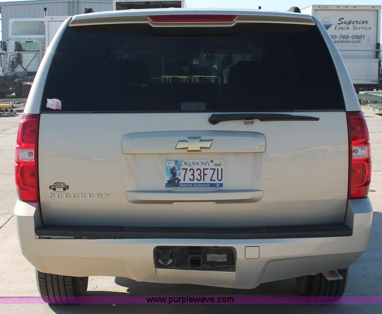 image for item H8082 2007 Chevrolet Suburban 1500 SUV
