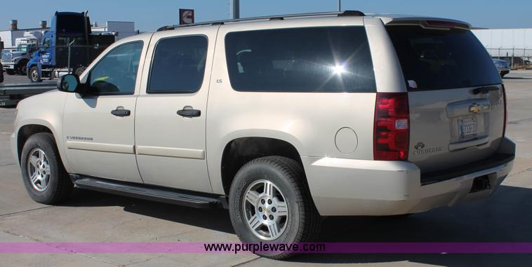 image for item H8082 2007 Chevrolet Suburban 1500 SUV