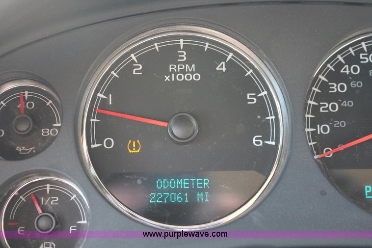 image for item H8082 2007 Chevrolet Suburban 1500 SUV