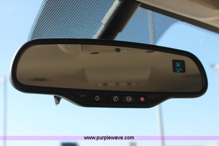 image for item H8082 2007 Chevrolet Suburban 1500 SUV