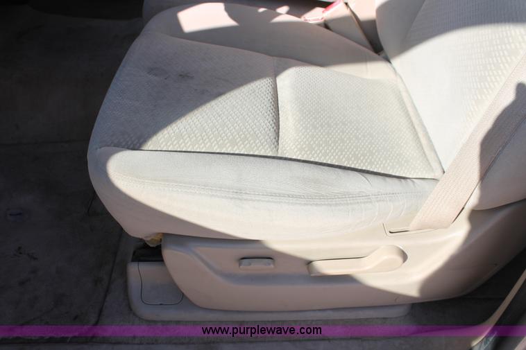 image for item H8082 2007 Chevrolet Suburban 1500 SUV