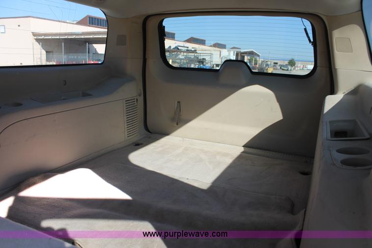 image for item H8082 2007 Chevrolet Suburban 1500 SUV