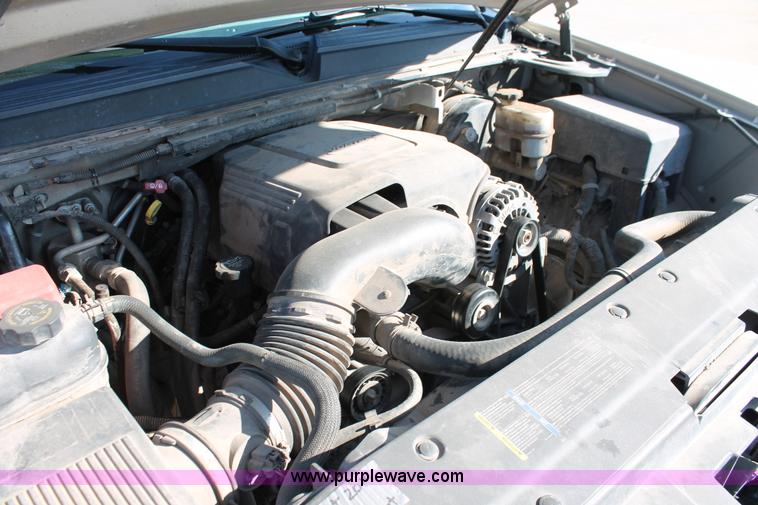 image for item H8082 2007 Chevrolet Suburban 1500 SUV