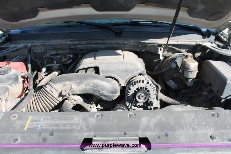 image for item H8082 2007 Chevrolet Suburban 1500 SUV