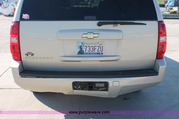 image for item H8082 2007 Chevrolet Suburban 1500 SUV