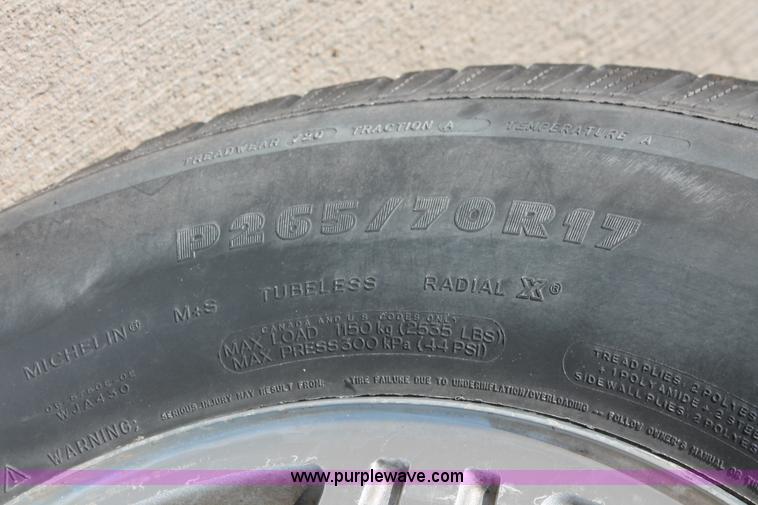 image for item H8082 2007 Chevrolet Suburban 1500 SUV