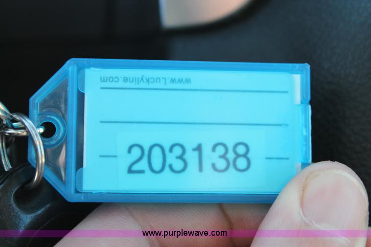 image for item H8082 2007 Chevrolet Suburban 1500 SUV