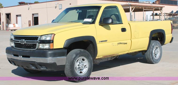 image for item H8084 2006 Chevrolet Silverado 2500HD pickup truck