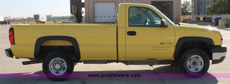 image for item H8084 2006 Chevrolet Silverado 2500HD pickup truck