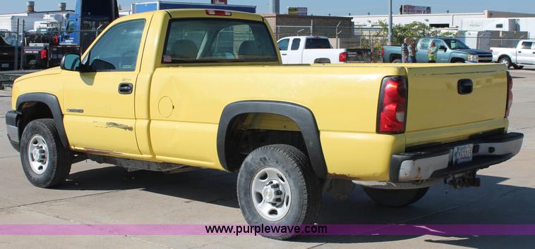 image for item H8084 2006 Chevrolet Silverado 2500HD pickup truck
