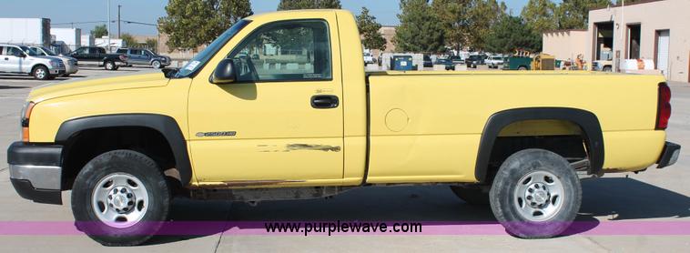 image for item H8084 2006 Chevrolet Silverado 2500HD pickup truck
