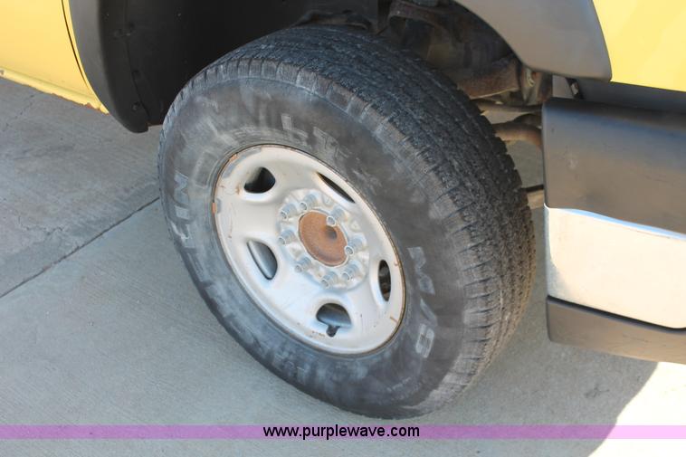 image for item H8084 2006 Chevrolet Silverado 2500HD pickup truck