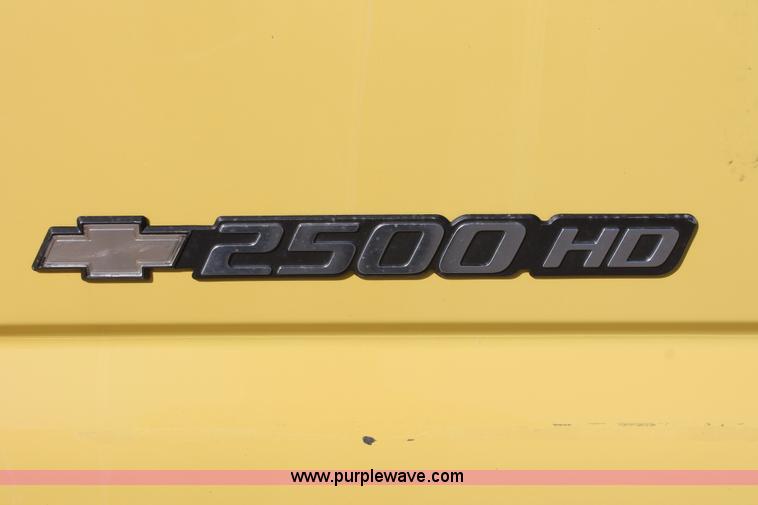 image for item H8084 2006 Chevrolet Silverado 2500HD pickup truck