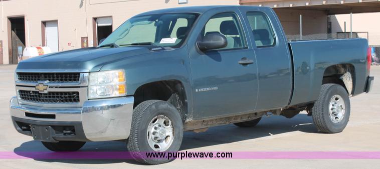 image for item H8085 2008 Chevrolet Silverado 2500HD Ext. Cab pickup truck