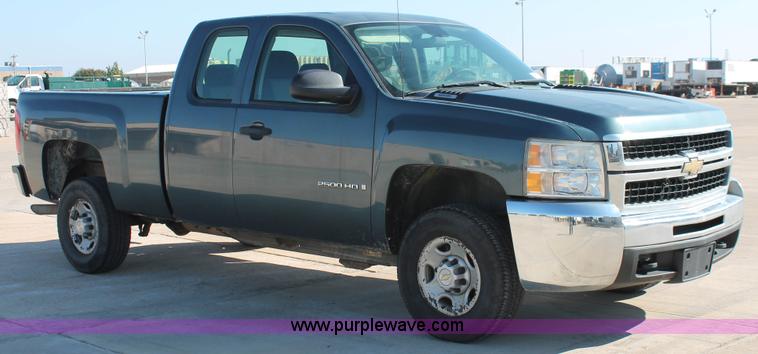image for item H8085 2008 Chevrolet Silverado 2500HD Ext. Cab pickup truck