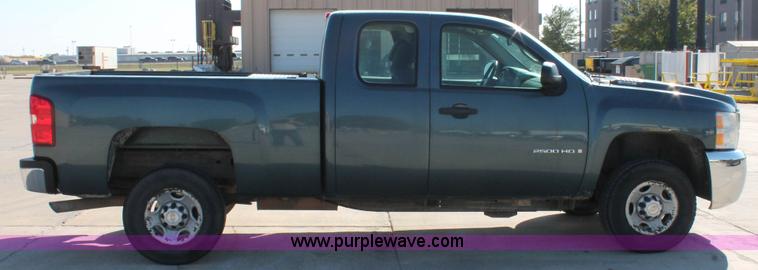 image for item H8085 2008 Chevrolet Silverado 2500HD Ext. Cab pickup truck