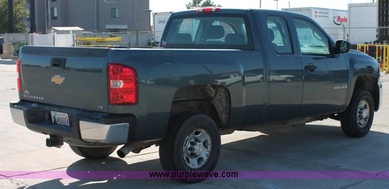 image for item H8085 2008 Chevrolet Silverado 2500HD Ext. Cab pickup truck