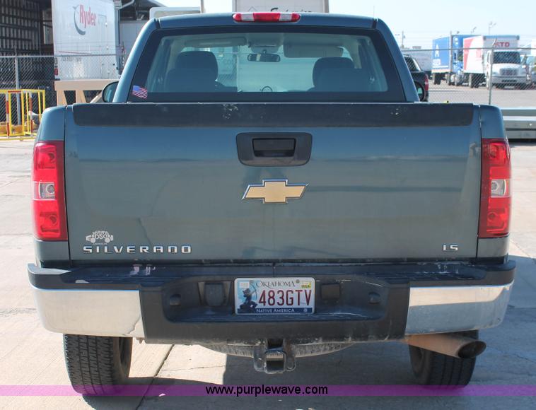image for item H8085 2008 Chevrolet Silverado 2500HD Ext. Cab pickup truck