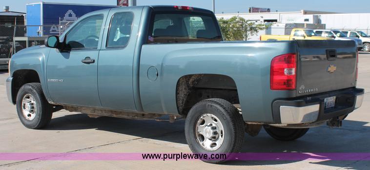 image for item H8085 2008 Chevrolet Silverado 2500HD Ext. Cab pickup truck