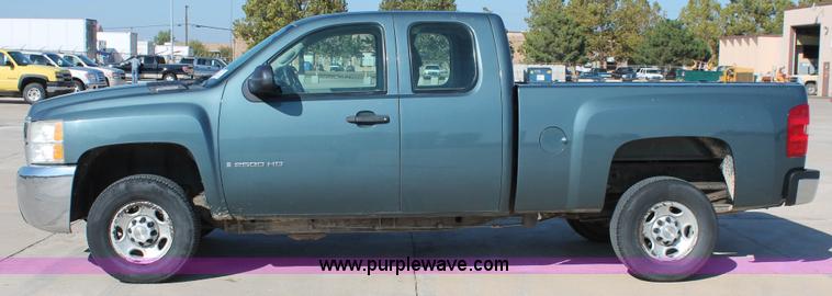 image for item H8085 2008 Chevrolet Silverado 2500HD Ext. Cab pickup truck