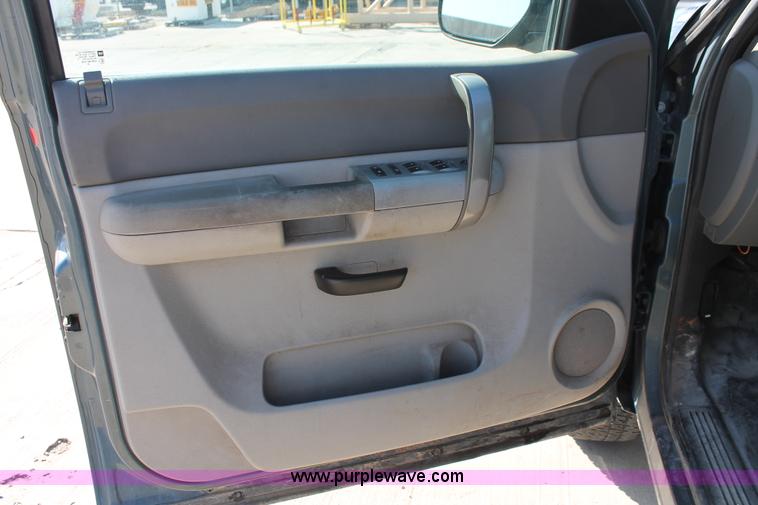 image for item H8085 2008 Chevrolet Silverado 2500HD Ext. Cab pickup truck