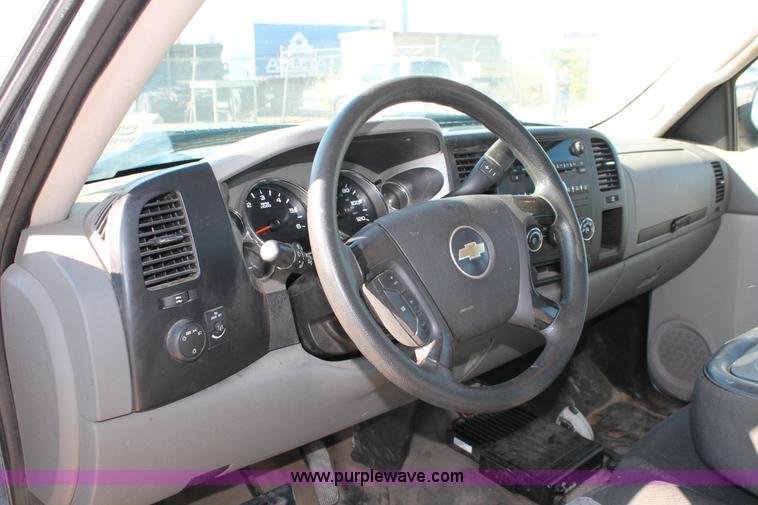 image for item H8085 2008 Chevrolet Silverado 2500HD Ext. Cab pickup truck