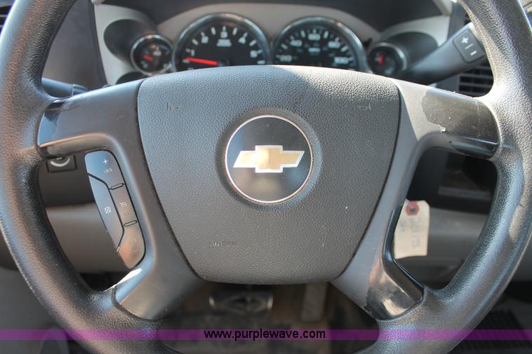 image for item H8085 2008 Chevrolet Silverado 2500HD Ext. Cab pickup truck