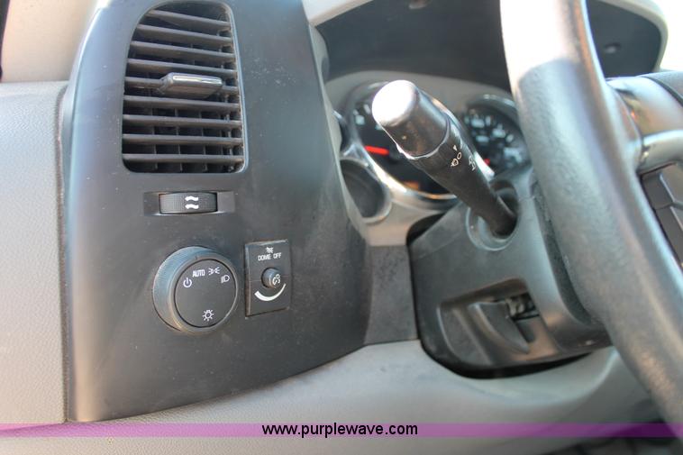 image for item H8085 2008 Chevrolet Silverado 2500HD Ext. Cab pickup truck